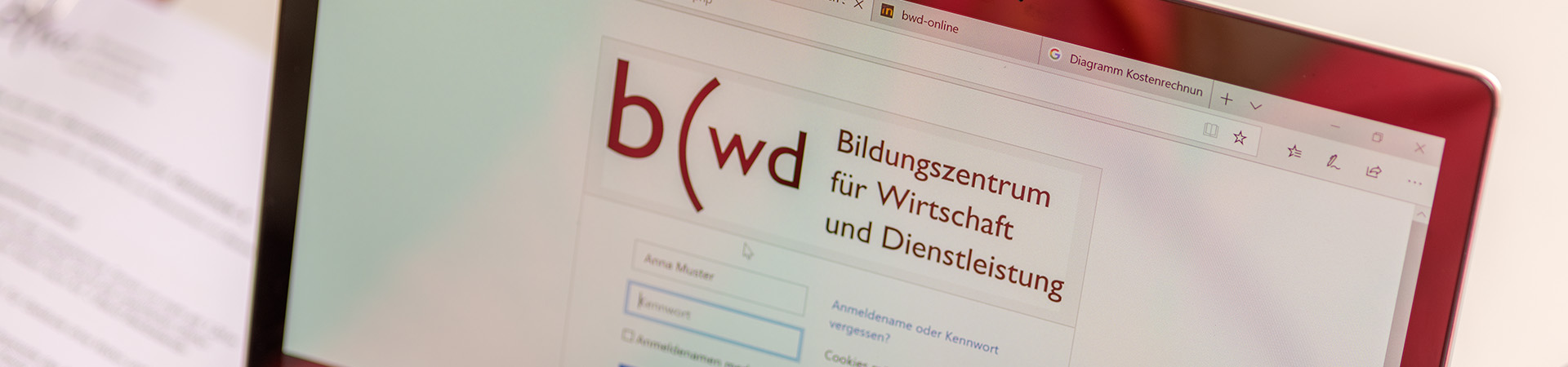 Laptop Bildschirm mit Bwd Logo und ein Login